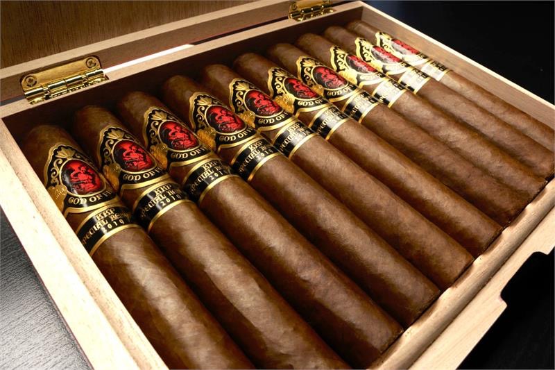 Артуро Фуенте God Of Fire KKP Special Reserve Gran Toro 56   АТП