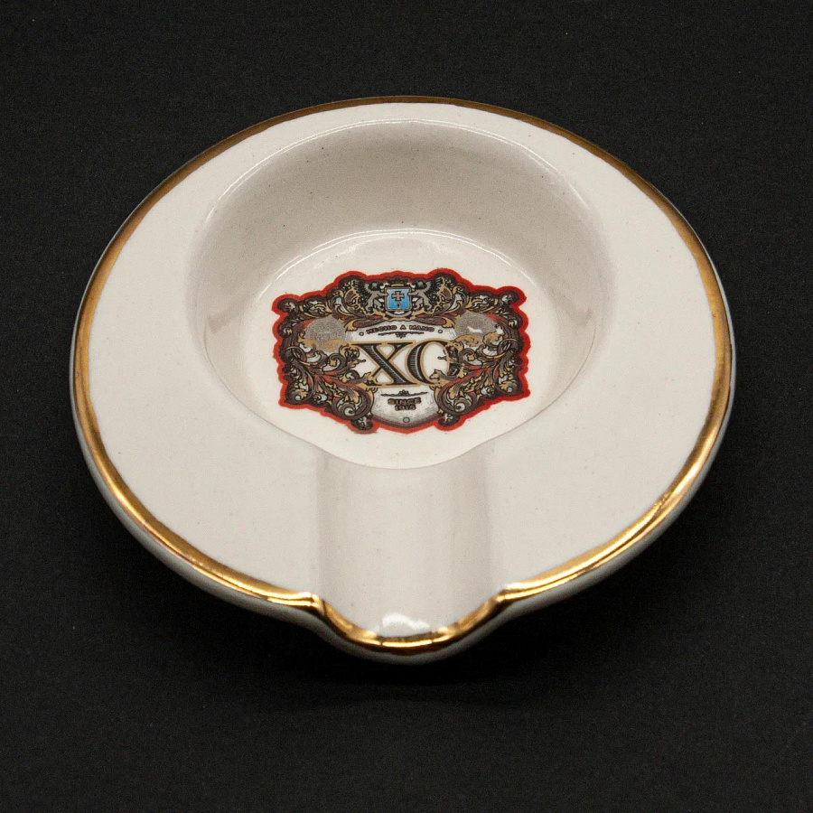 Фаянсовая пепельница XO